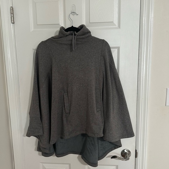 UGG: Essential Fleece Poncho - Picture 3 of 12